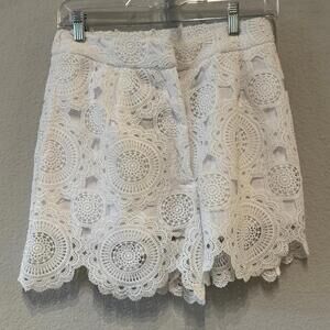 NWT Blue Rain White Lavce Shorts | Size M